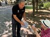 Община Благоевград раздава вода на жителите в жегите