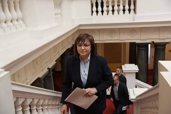 Лидерът на БСП Корнелия Нинова идва на дебатите. Снимки ЙОРДАН СИМЕОНОВ