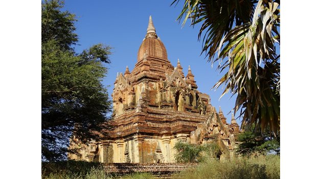 Будистки храм в древния град Баган