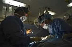 Лекари от Плевен спасиха бебе на 33 дни със сложна операция