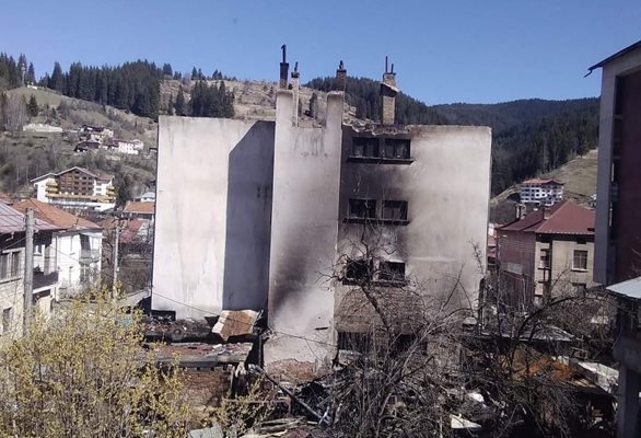 Шести жилища са необитаеми след пожара.
Снимка: Фейсбук/Ангел Николов