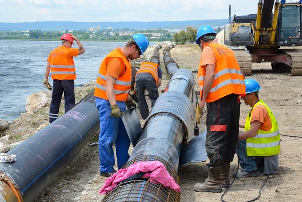 Тръбата за отпадни води ще е по дъното на Варненското езеро.