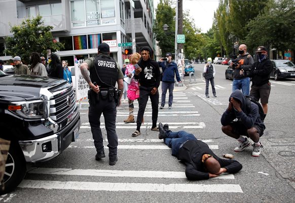 Втора смъртоносна стребва в окупираната от протестиращи зона в Сиатъл. Сними: Ройтерс