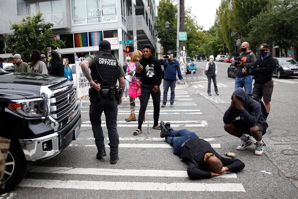 Втора смъртоносна стребва в окупираната от протестиращи зона в Сиатъл. Сними: Ройтерс