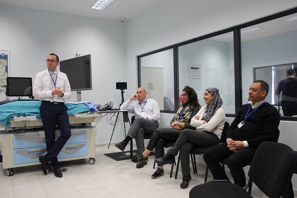 Медиците от чужбина слушат лекциите на пловдивските предователи.