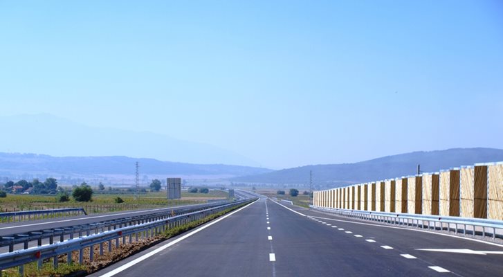 “Струма” е най-скъпият пътен проект в България, финансиран от ЕС с близо 2 млрд. лева. Магистралата е част от коридор, свързващ Германия с Турция.