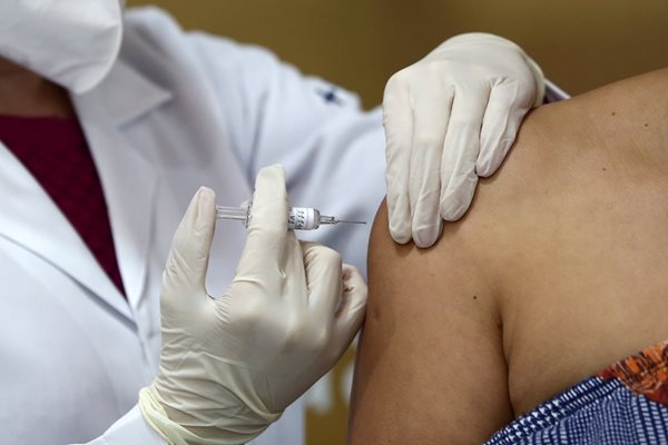 В изпитание е нова ваксина срещу COVID за хора с рак на кръвта