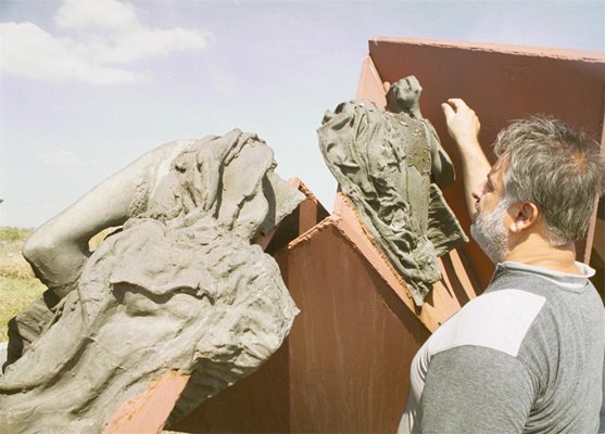 Паметникът на загиналите войници на Околовръстното шосе напомня за жестоката им смърт
