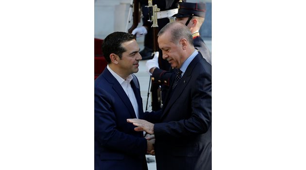 Гръцкият премиер Алексис Ципрас (вляво) се срещна с турския президент Ердоган. Снимка РОЙТЕРС