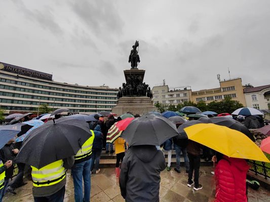 Протестиращи искат драконовски мерки срещу дрогирани и пияни шофьори
Снимка: Георги Кюрпанов - Генк