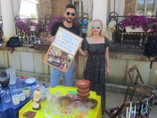 Людмила Филипова продава стари вещи в Търново за благотворителна кауза