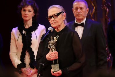 Цветана Манева с наградата “Аскеер” за цялостен принос в развитието на театралното изкуство
