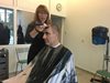 Цветан Цветанов агитира във фризьорски салон (Снимки)
