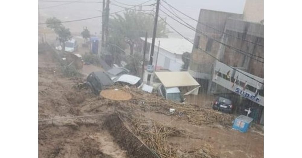 Catastrophic flood on the island of Crete, there are dead and missing (Video)