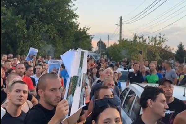 Снощи протестът в Цалапица ескалира в напрежение.