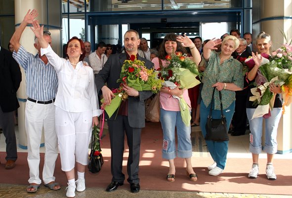 24 юли 2007 г., 5-те медицински сестри, д-р Здравко Георгиев и палестинецът Хаджудж кацнаха на летище София.