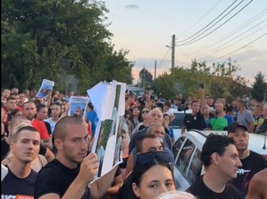 Снощи протестът в Цалапица ескалира в напрежение.