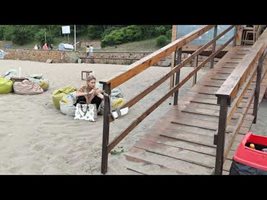 Мария Бакалова на плажа в Бургас (Видео)