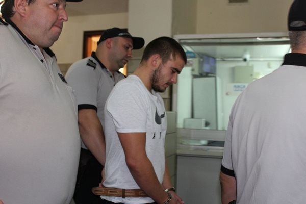 Димитър Тонкев бе освободен срещу парична гаранция.