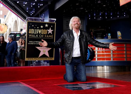 Ричард Брансън със звезда на Холивудската алея на славата  Снимки: Ройтерс