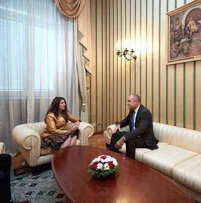 еро Мустафа разговаря с президента Румен Радев, след като връчи акредитивните си писма на 18 октомври.