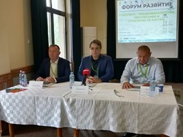 Вицепремиерът Асен Василев участва във форума „Родопите – предизвикателства, перспективи и стратегия за растеж“ в село Баните.