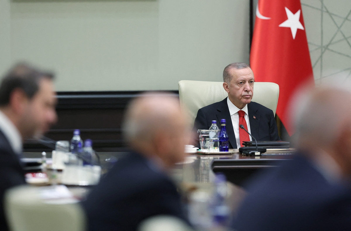 Ердоган предложи на Зеленски комисия да разследва случая "Каховка"
