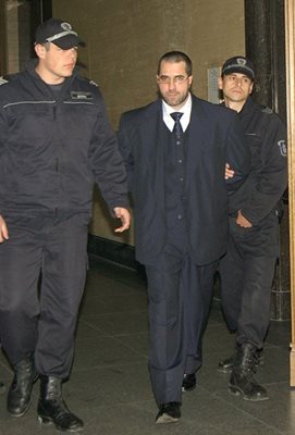 Петьо Мангъров в съда през 2013 г. СНИМКА: Архив