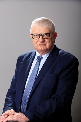 С водач Петър Кънев червената листа в Бургас стана рекордьор в БСП по брой мандати.