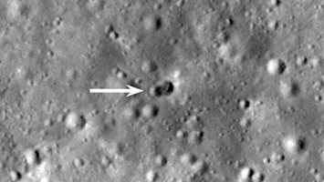 Ракетата, която се разби в Луната, остави големи следи на Земята