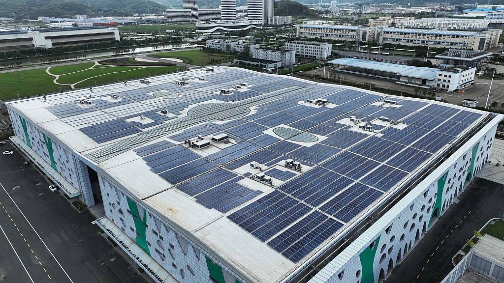 Китай представя 42 процента от работните места в секторите за възобновяема енергия