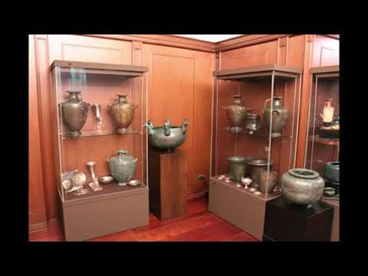 Продължава изземването на предмети от колекцията на Божков (Видео)