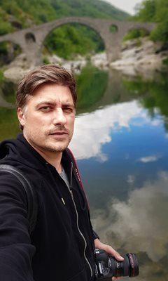 Актьорът по време на едно от фотопътешествията си из Родопите
СНИМКИ: ВЛАДИМИР КАРАМАЗОВ