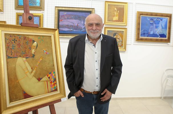 Петър Мичев представи за първи път 58 „Вълшебни картини“