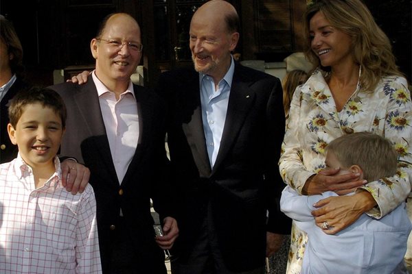 През 2007 г., година преди катастрофата, Кардам се снима в двореца “Врана” заедно с баща си, жена си Мириам и синовете си Борис (вляво) и Белтран.
СНИМКА: РОЙТЕРС