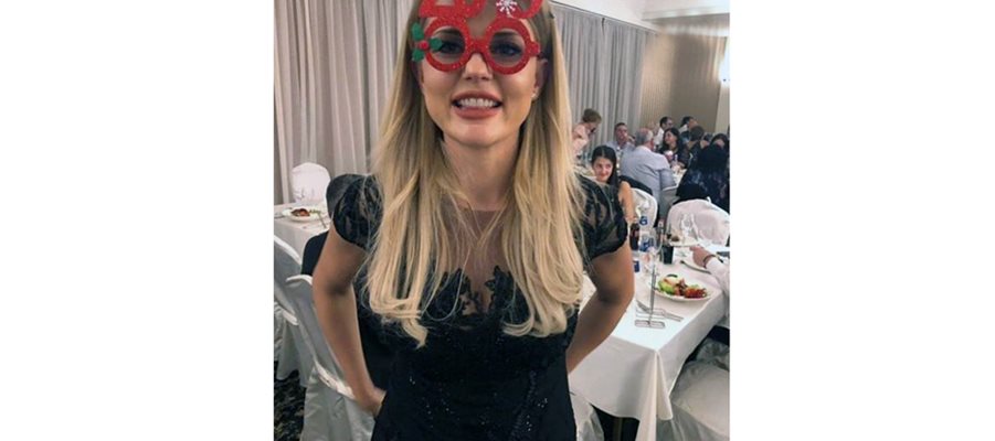Шарлопова празнува с компания в хотела на фамилията в Сандански