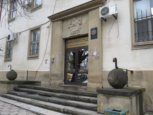 Районният съд в Горна Оряховица остави обвиняемия в ареста