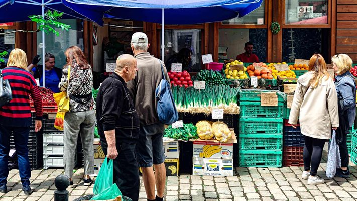 Питаме софиянци колко ще ни струва великденската трапеза.