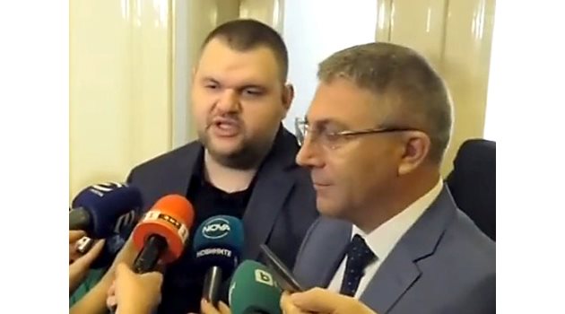 Карадайъ и Пеевски говориха пред журналистите в парламента днес.