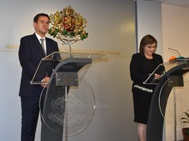 Министър Никола Стоянов: Ще подпиша за износа на оръжие за 1 млрд. лв.