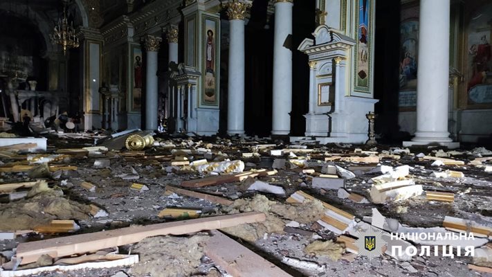 Разрушената катедрала в Одеса. СНИМКА: Националната полиция на Украйна