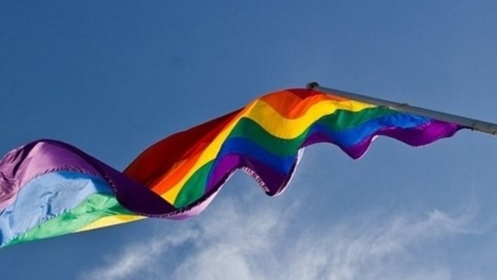 Руски съд осъди жена заради гей обеци