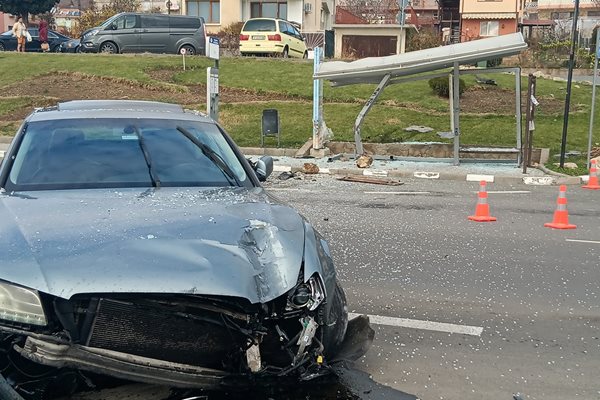 Кадри от катастрофата в Свети Влас. Снимки: фейсбук/Шофьори Бургас