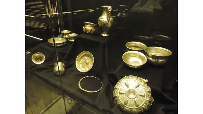 The discoverer of the Lukovit treasure distributed it to neighbors