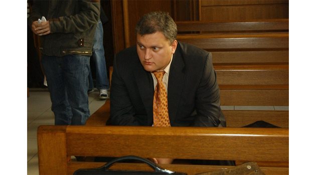 ДВОЙСТВЕН ЖИВОТ: През деня Петър Георгиев е съдебен заседател, а нощем разпространява детска порнография.