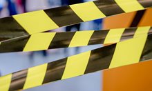 Разследват причините за смъртта на водач, открит в блъсната кола в Търновско