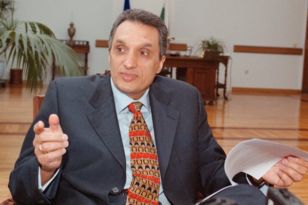 Иван Костов е премиер, когато гръмва скандалът с арестуването на българските медици в Либия.
