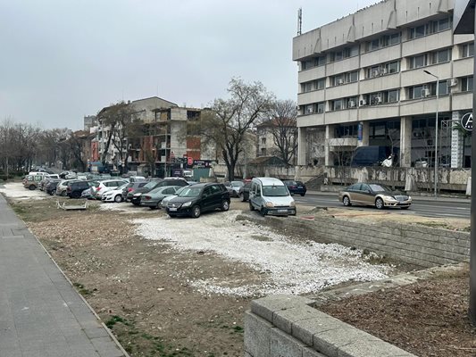 Който разкопа бул. "Марица-юг" за пробива до Водната палата, сега той да го възстанови, казват пловдивчани.