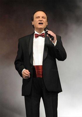 Брилянтният Борис Годжунов по време на бенефисния му концерт в НДК през април 2009 г. 
СНИМКА: БУЛФОТО