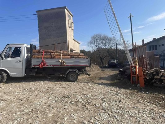 Незаконно добита дървесина беше установена в стопанство в село Крибул.